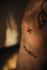 Tatuaje handpoke asturias azar